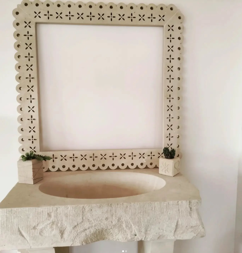 Lavabo e cornice specchio